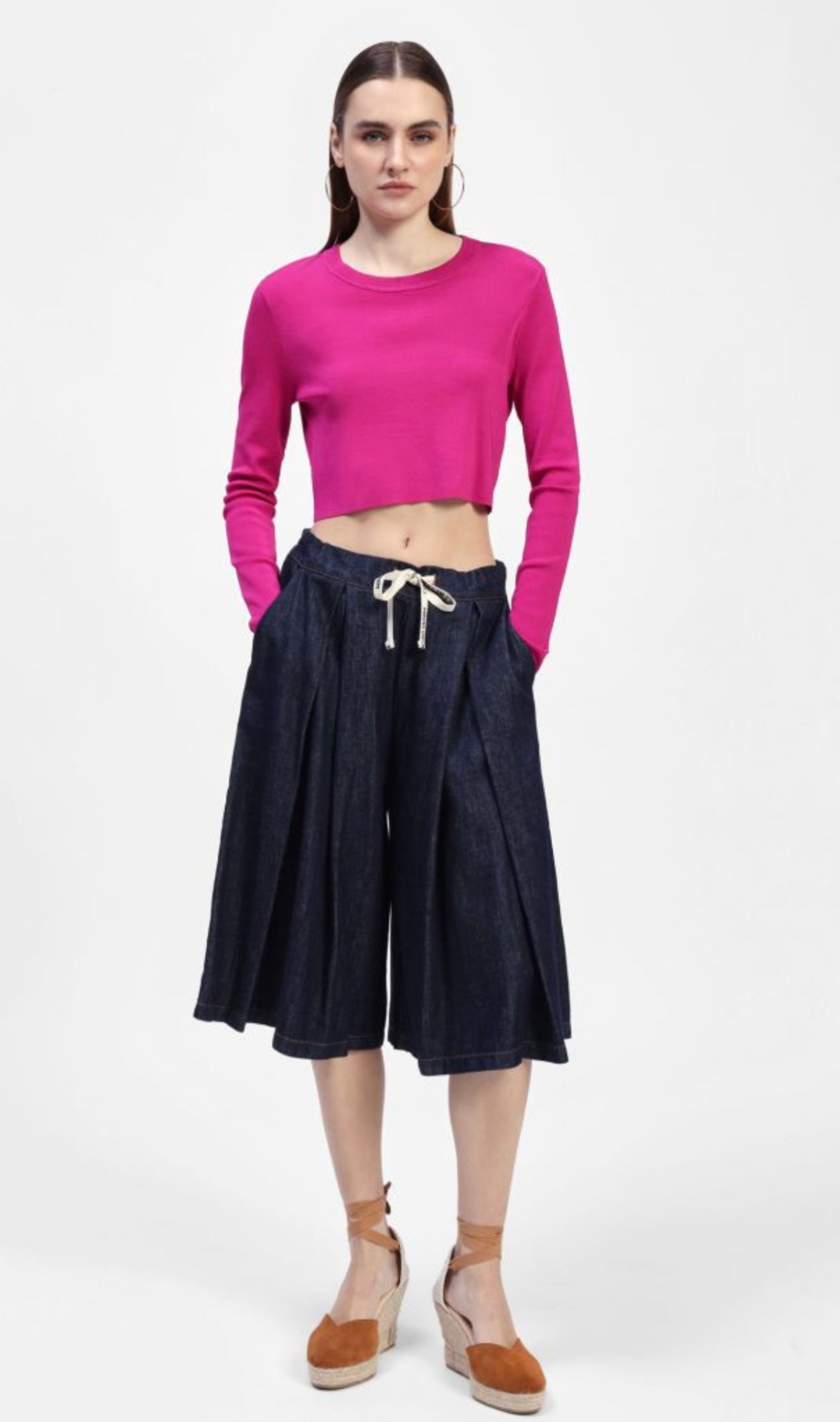 Knee-length bermuda shorts with drawstring