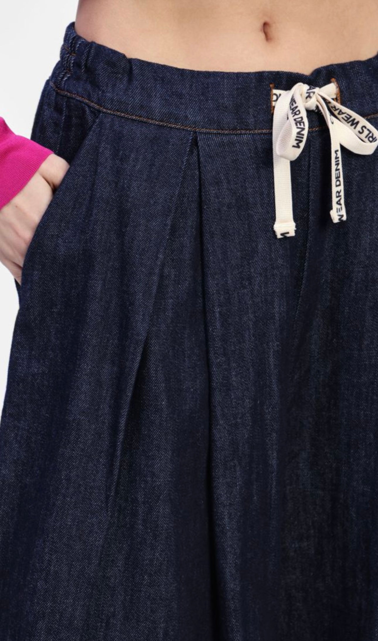 Knee-length bermuda shorts with drawstring
