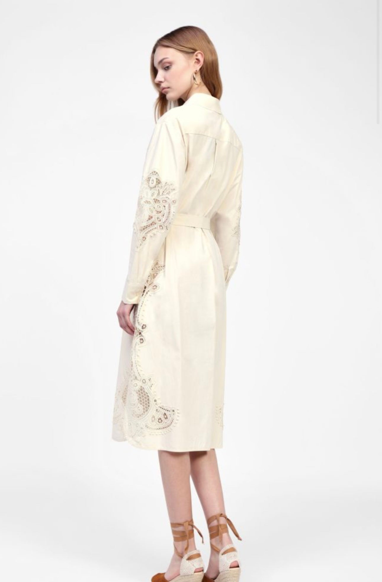 Mid-length dress with lace and classic collar