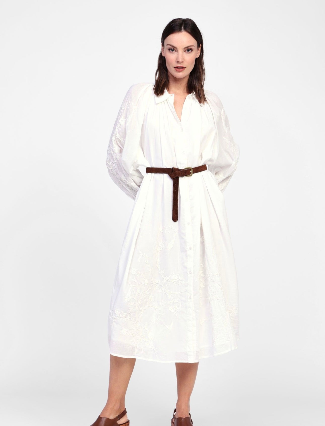 Shirt dress with long sleeves and collar