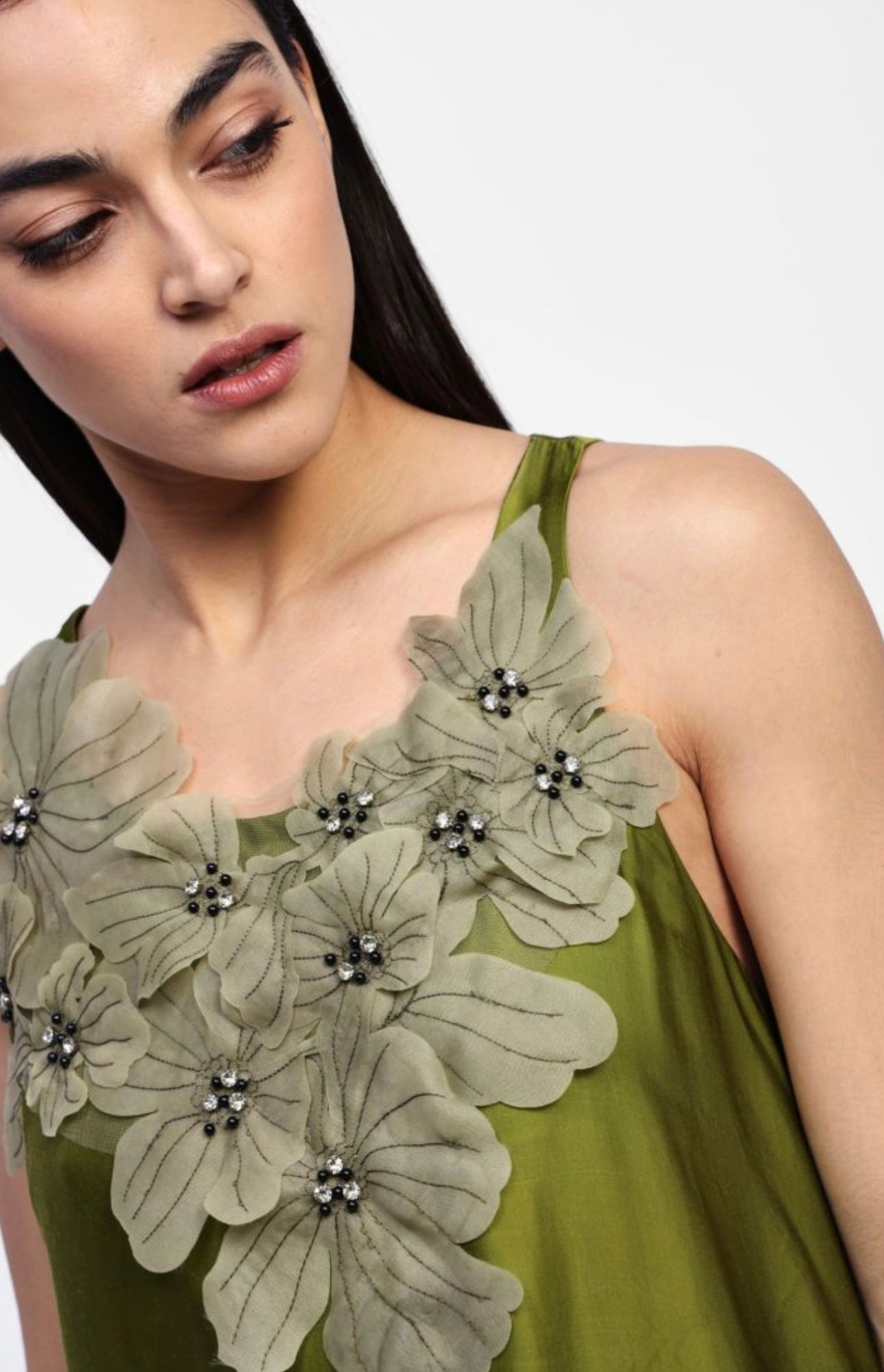 Flowing sleeveless dress with decorated neckline