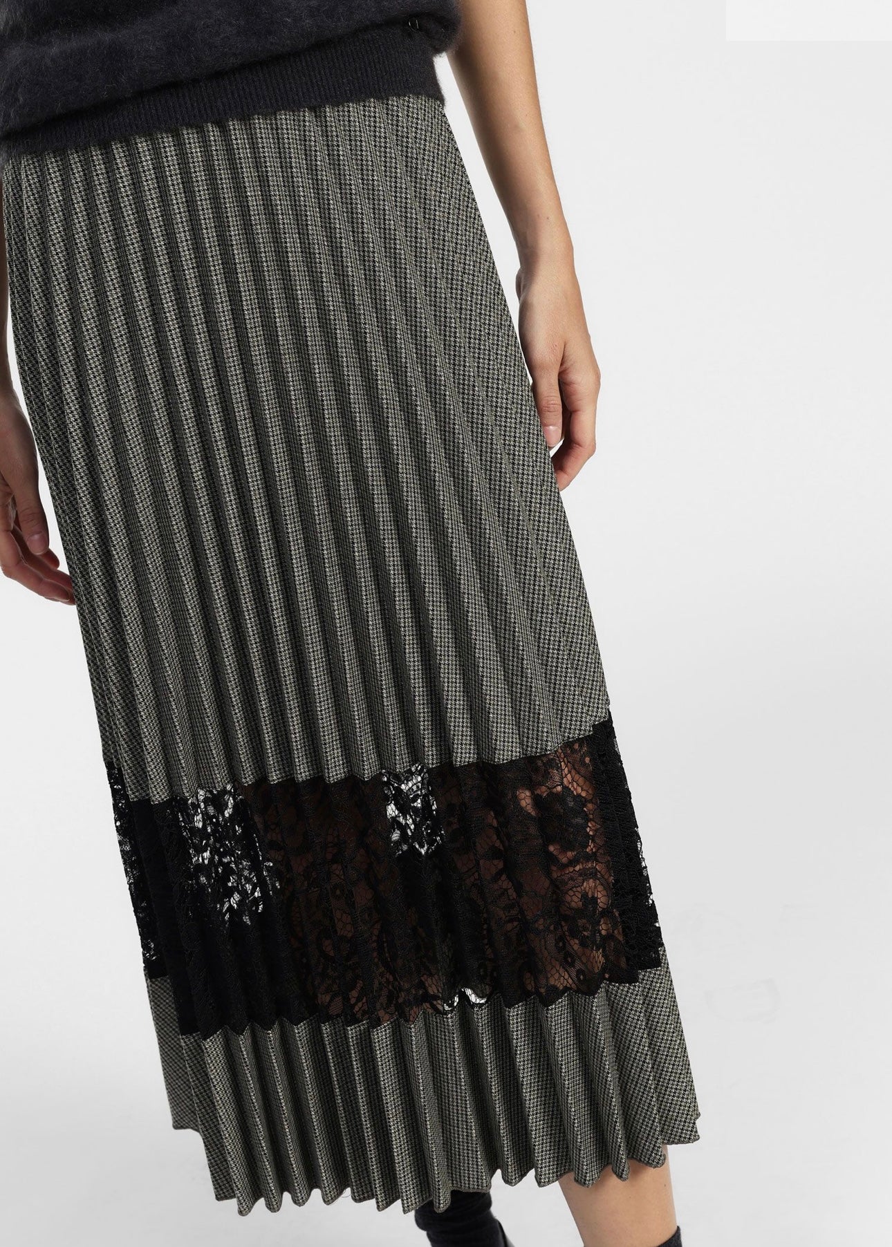 Mid-length pleated skirt with lace panel