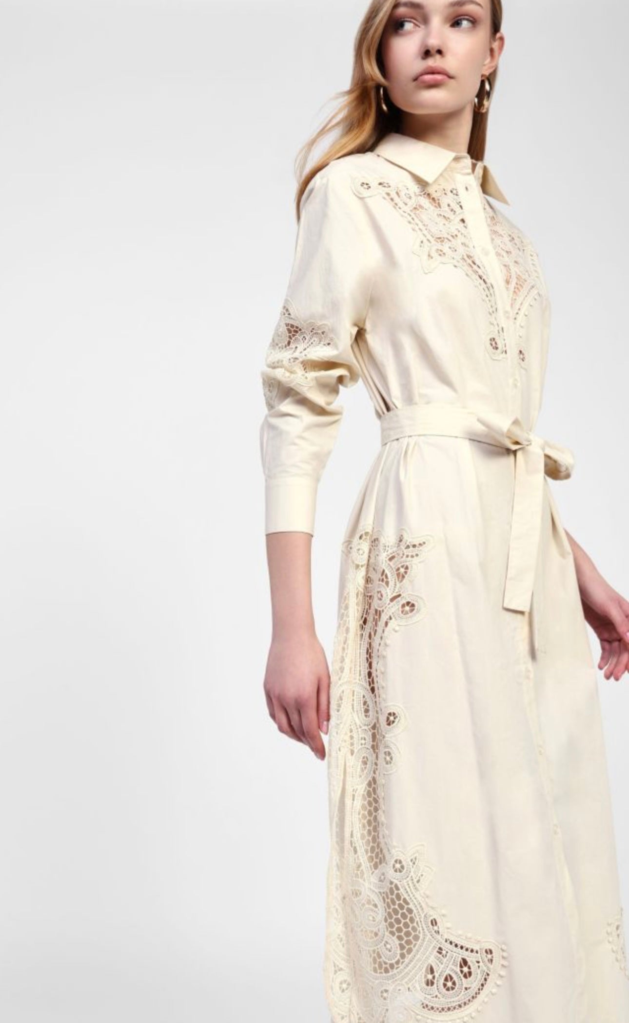 Mid-length dress with lace and classic collar