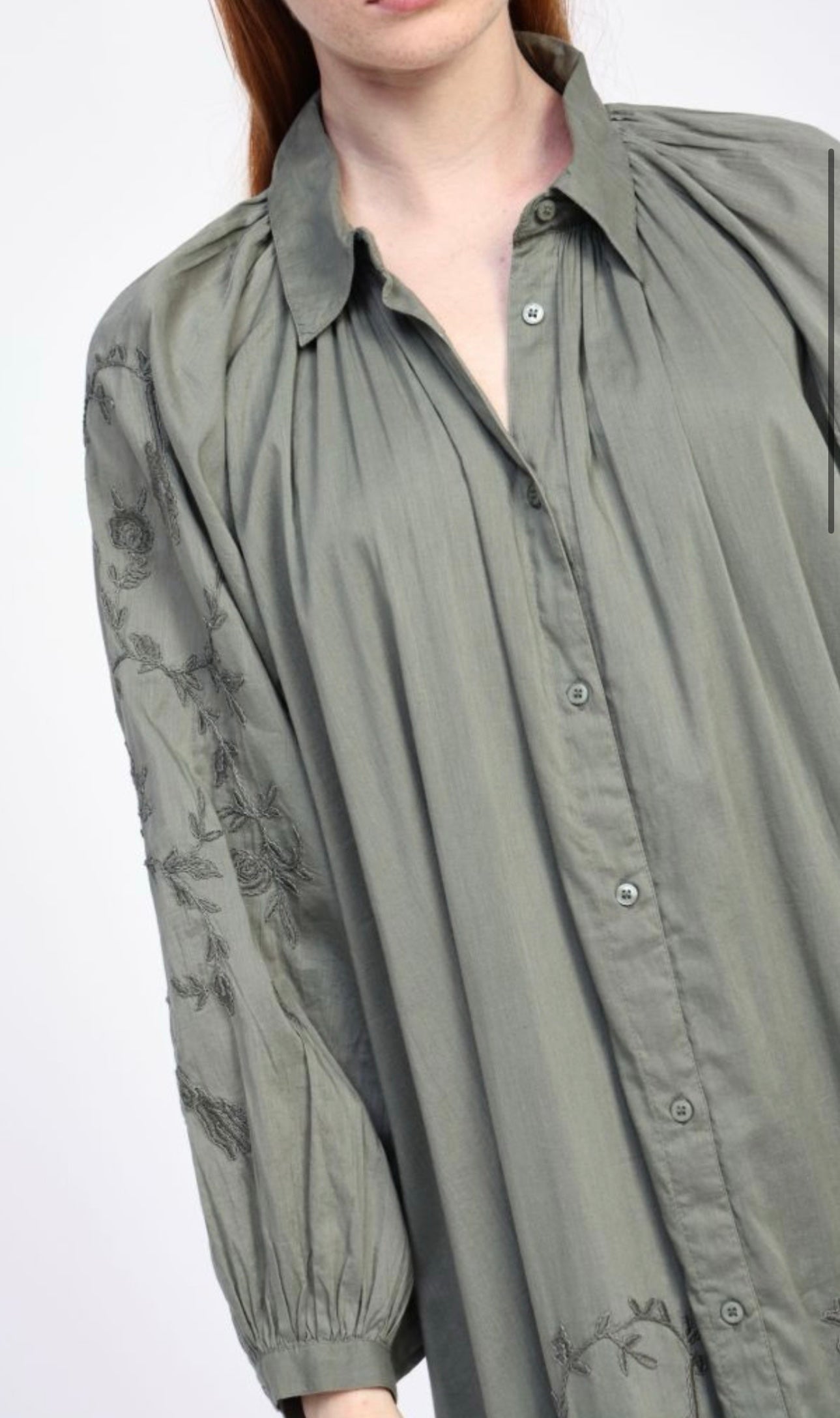 Shirt dress with long sleeves and collar