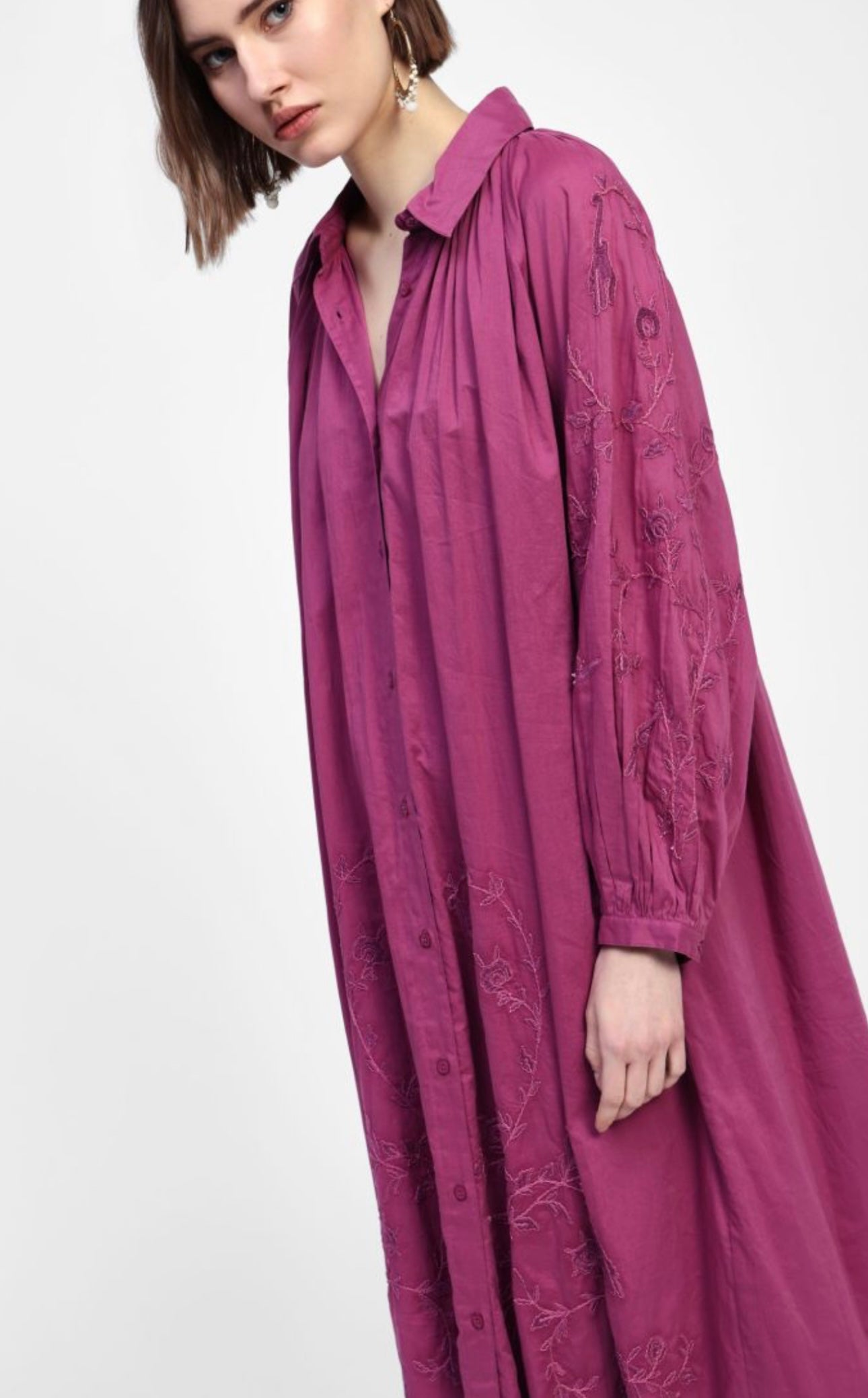 Shirt dress with long sleeves and collar