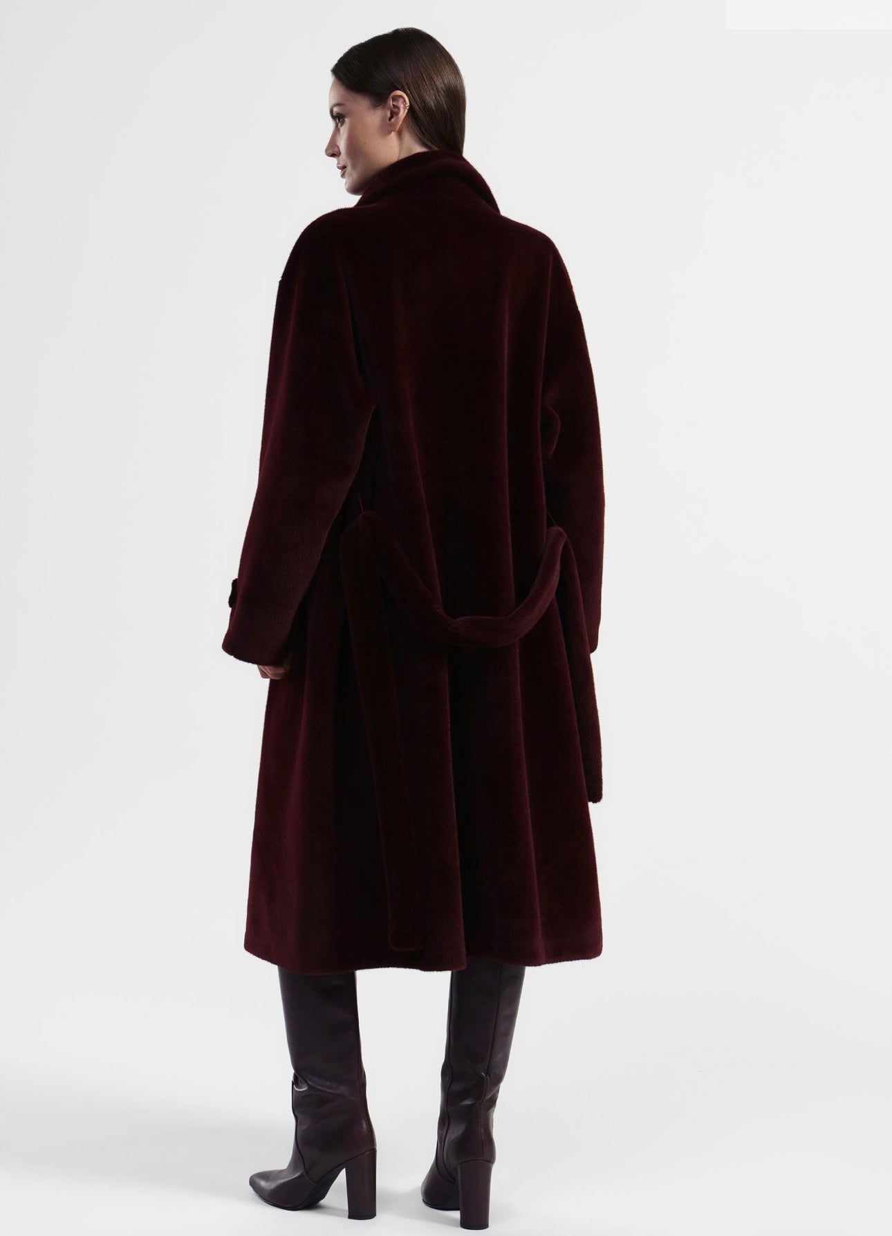 Long Bordeaux coat with buttons and belt