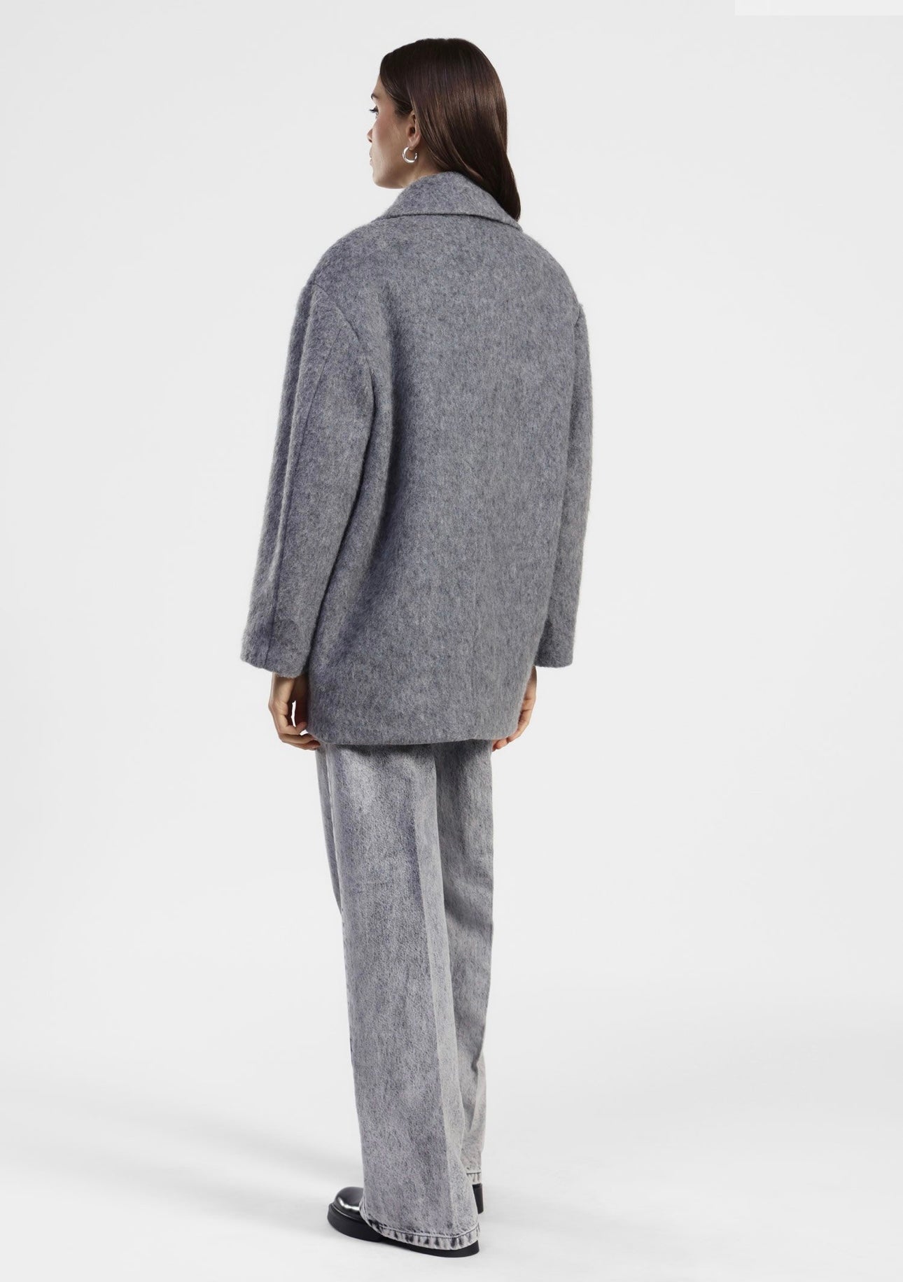 Coat double-breasted with floral embroidery
