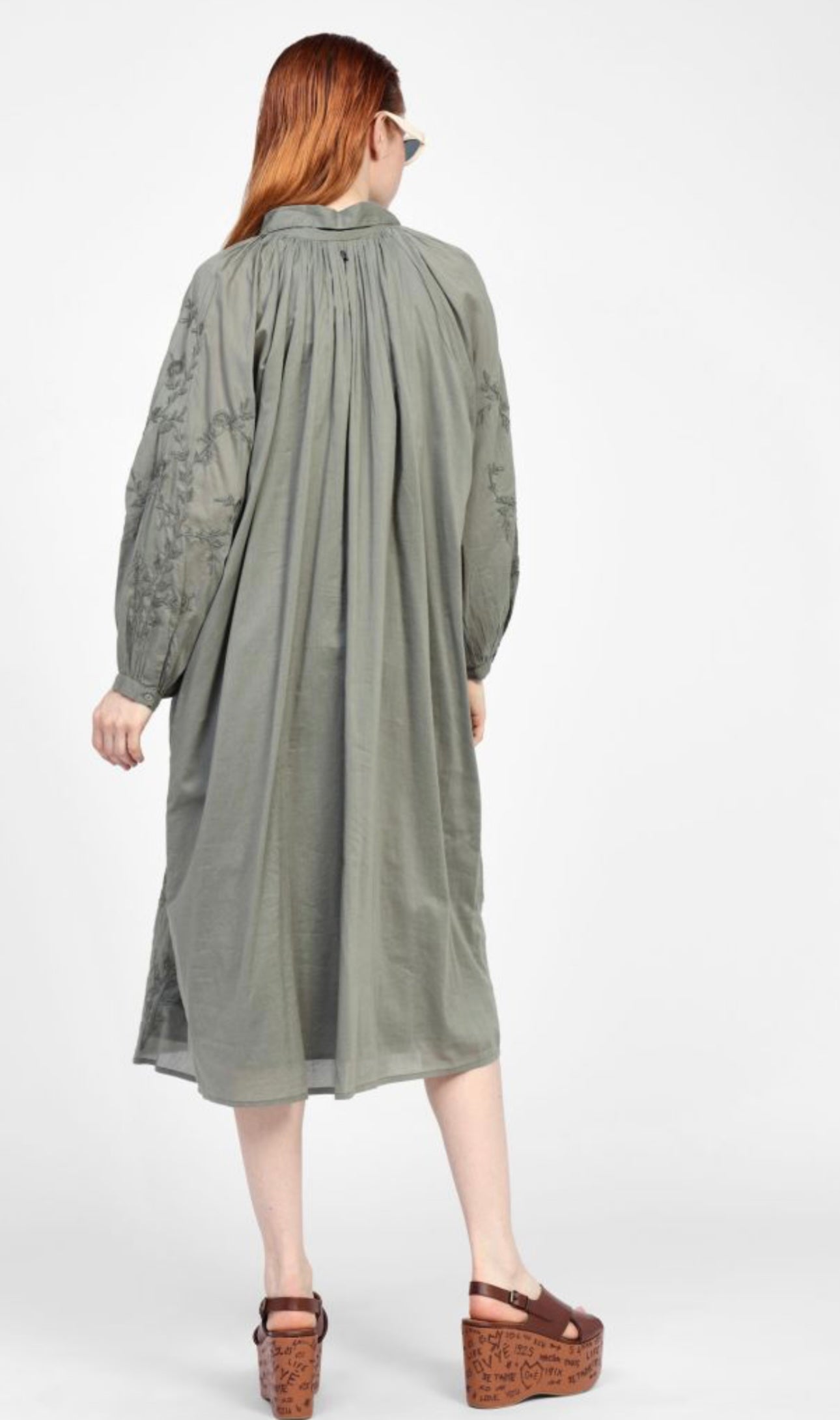 Shirt dress with long sleeves and collar