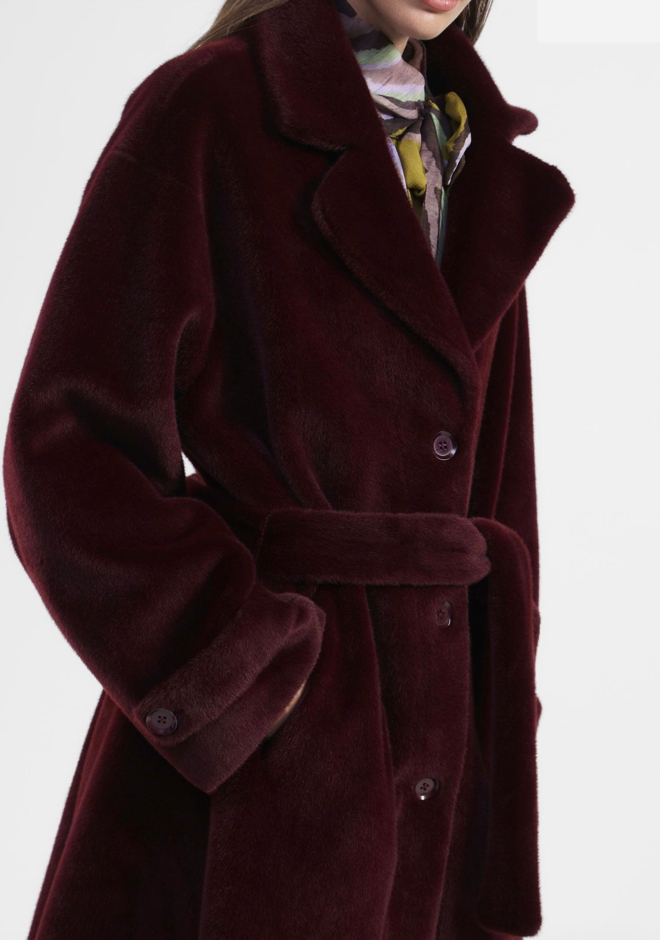 Long Bordeaux coat with buttons and belt