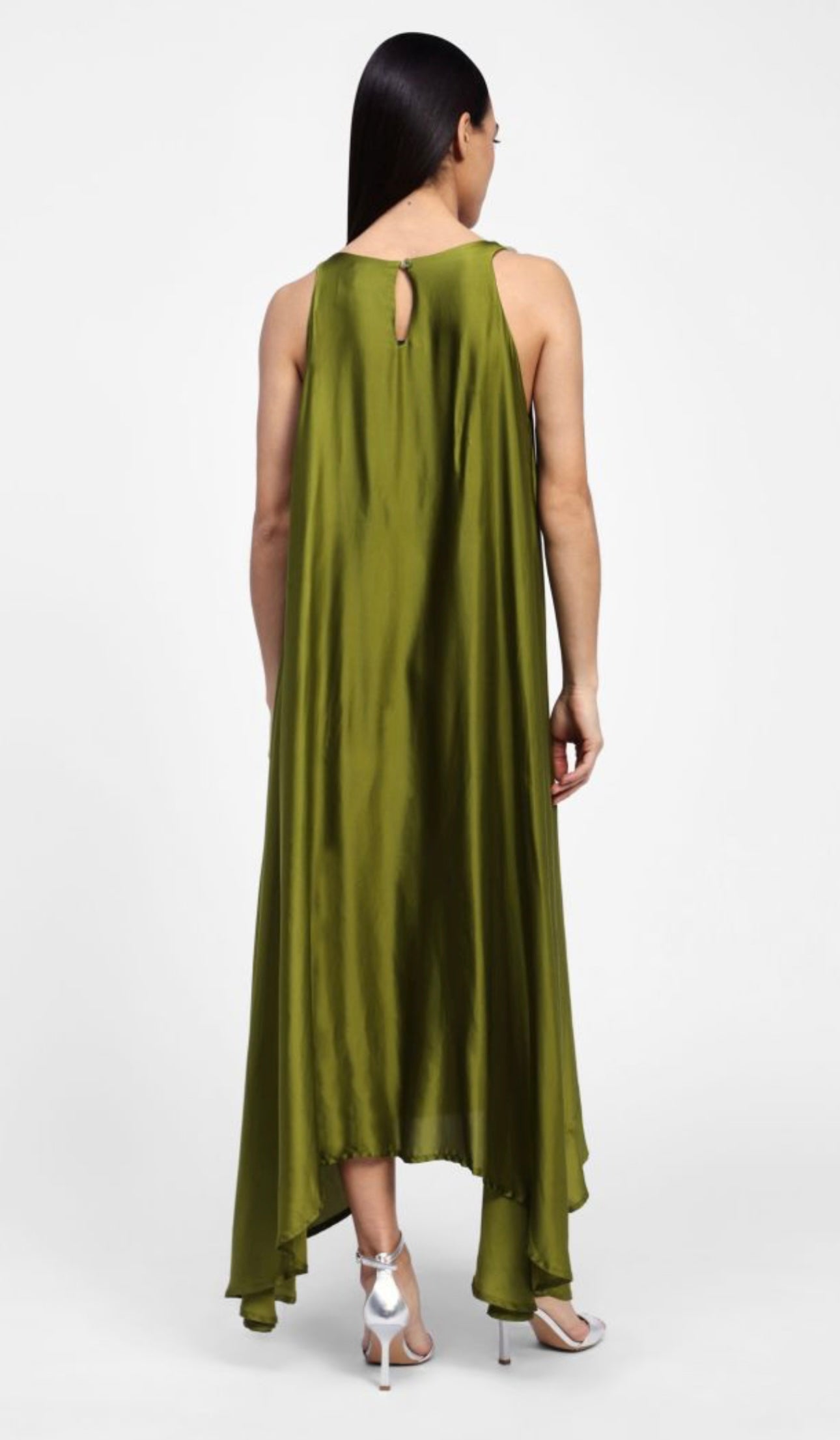 Flowing sleeveless dress with decorated neckline
