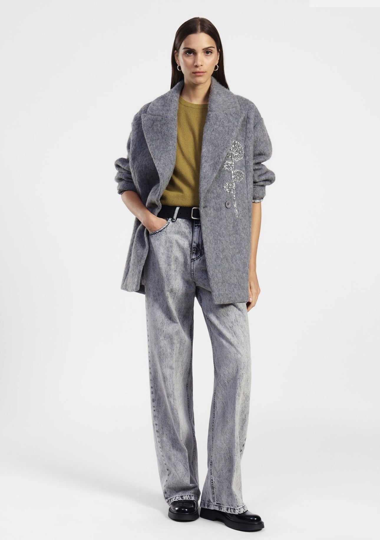 Coat double-breasted with floral embroidery