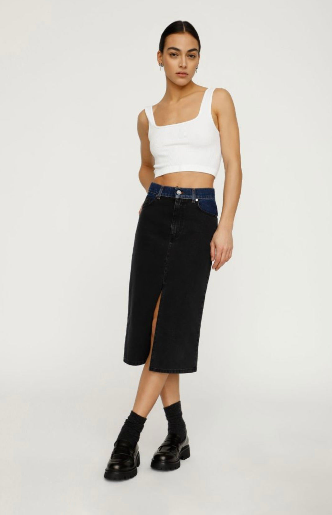 High-waisted skirt with front slit