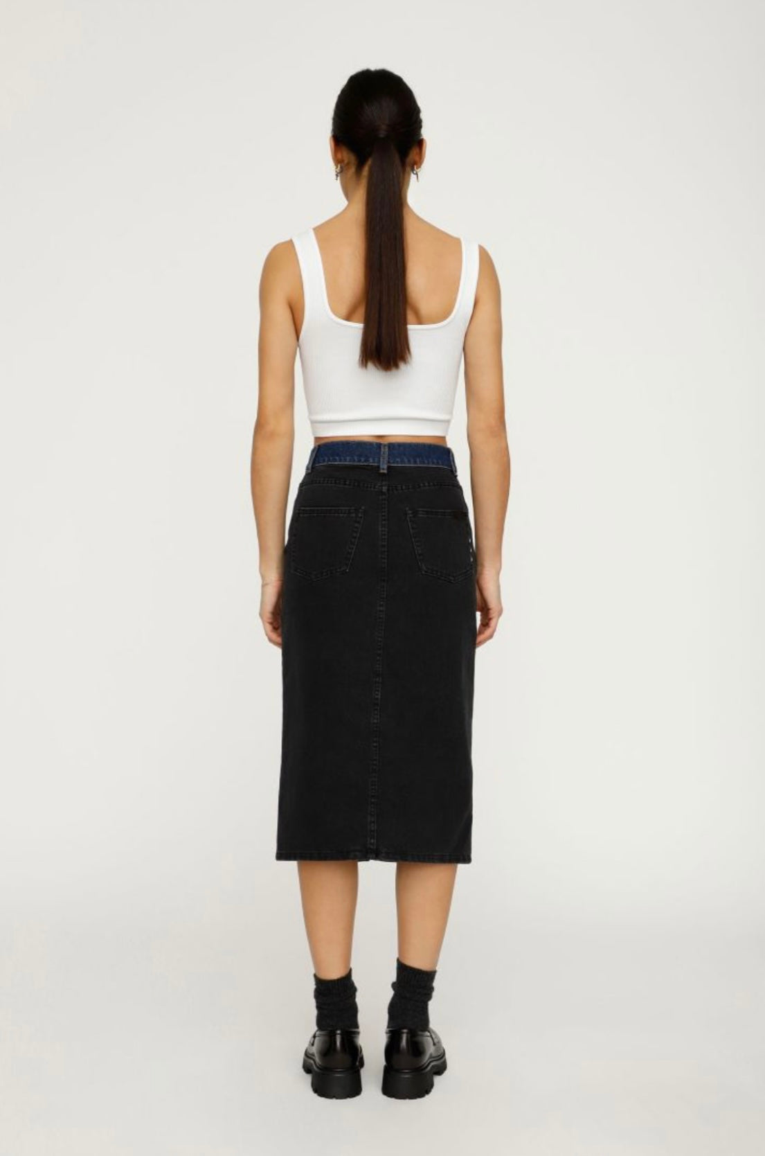 High-waisted skirt with front slit