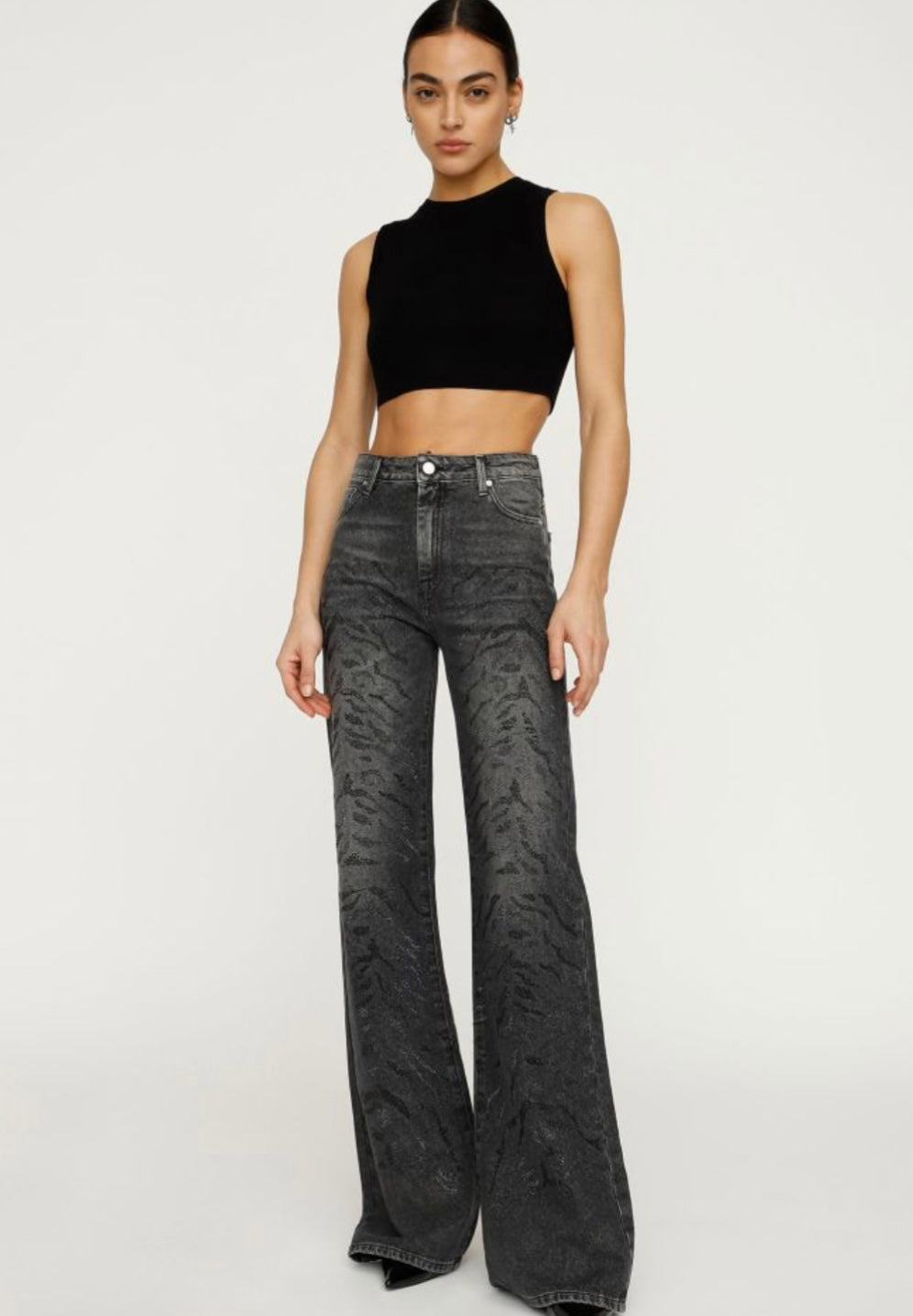 Wide-leg jeans with unique details