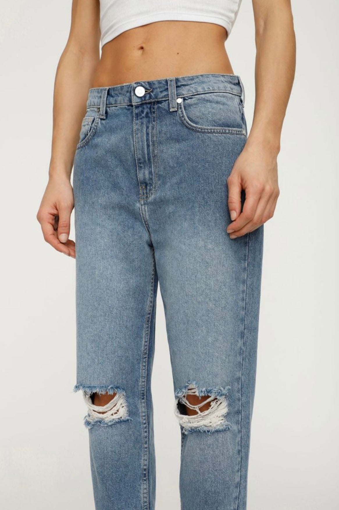 Jeans with unique ripped style