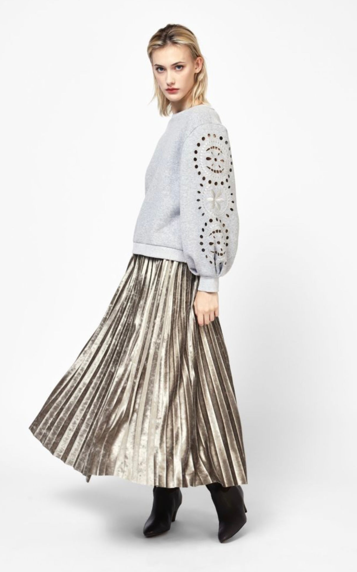 Mid-length pleated metallic skirt