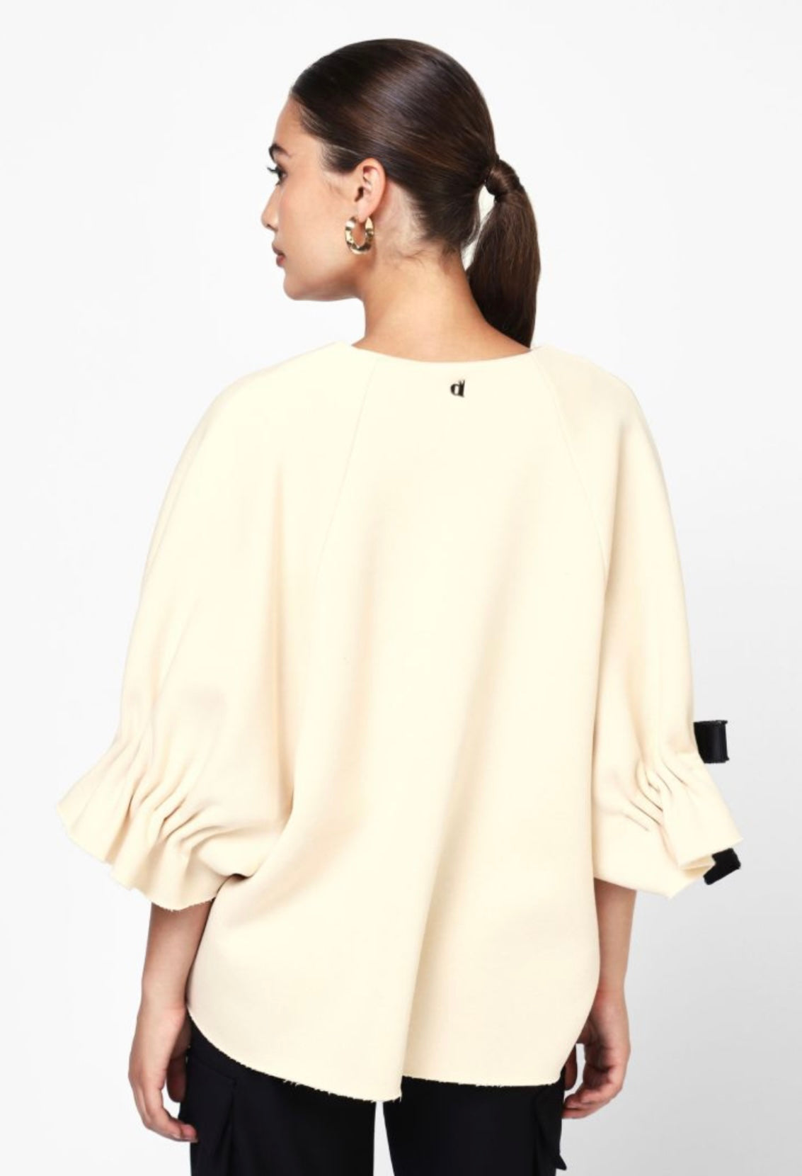 Flowy sweatshirt with ruffled sleeves