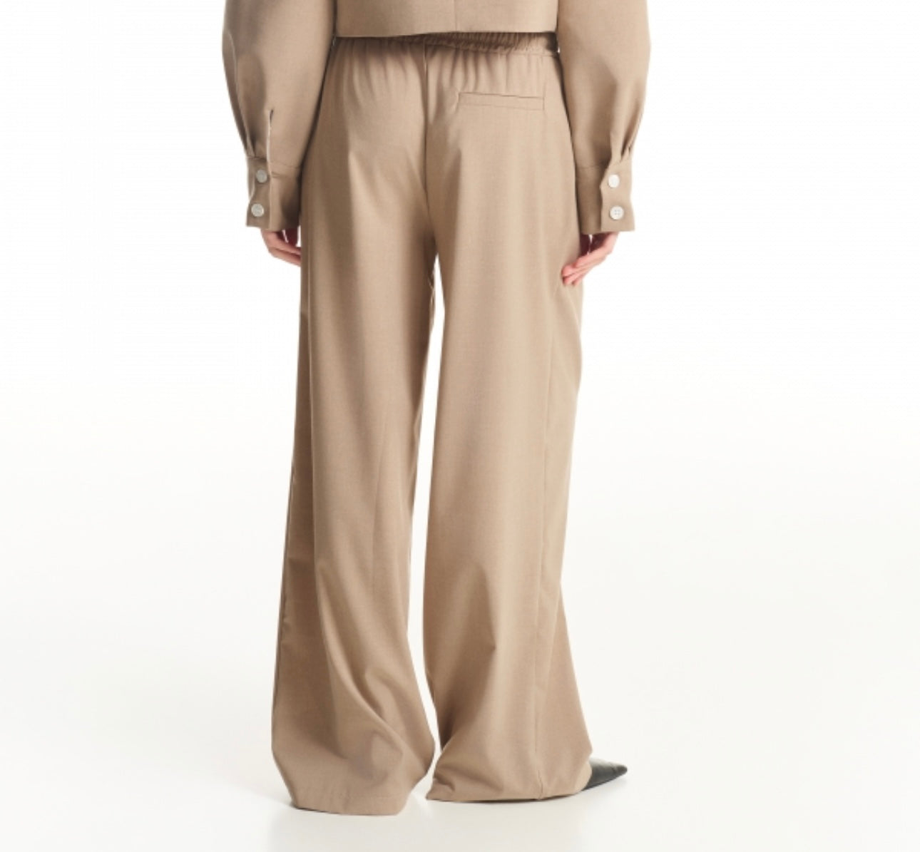 High-waisted trousers with pleat detail